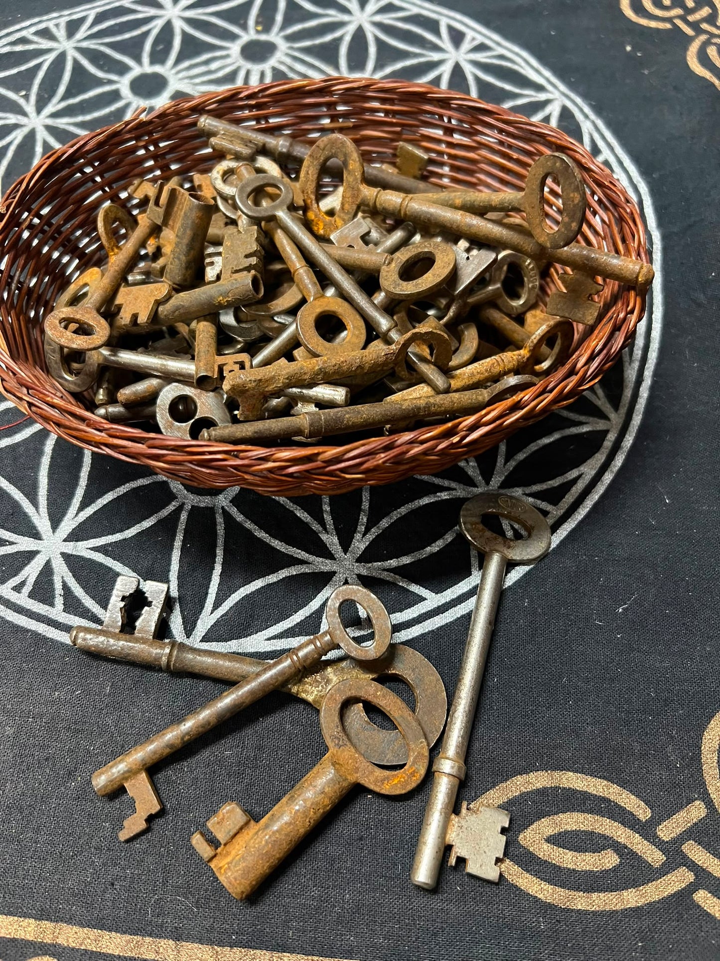 Old Keys | Spell Ingredient | Witch Altar | Spellwork | Witchcraft | Pagan